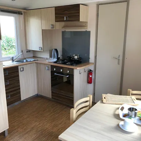 Kerlann 4 Etoiles Mobil 3 Chs 2 Sdb Aven Finistere Campsite Pont-Aven